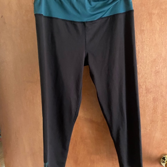 MSU Spartans workout capris - Picture 2 of 5